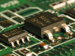 Mikrochip auf Rechnerplatine Mikrochip auf Rechnerplatine